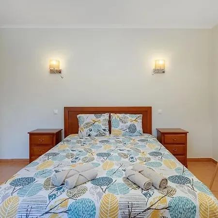 Sobral - Moradia Com Piscina Aquecida Para 10 A 12 Min De Armacao Дом отдыха Поршеш
