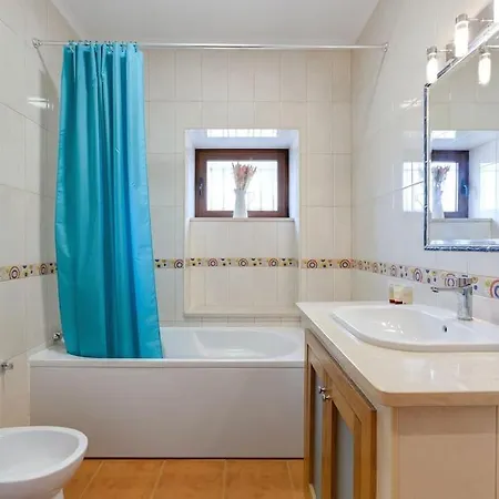Holiday home Sobral - Moradia Com Piscina Aquecida Para 10 A 12 Min De Armacao *