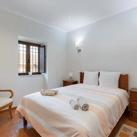 Sobral - Moradia Com Piscina Aquecida Para 10 A 12 Min De Armacao Holiday home Porches (Algarve)
