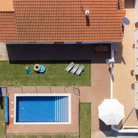 Holiday home Sobral - Moradia Com Piscina Aquecida Para 10 A 12 Min De Armacao *