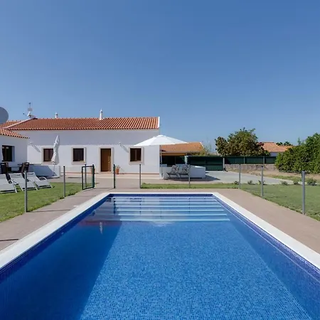 Holiday home Sobral - Moradia Com Piscina Aquecida Para 10 A 12 Min De Armacao Porches (Algarve)