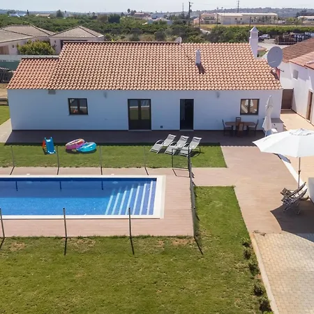 Sobral - Moradia Com Piscina Aquecida Para 10 A 12 Min De Armacao Porches (Algarve)