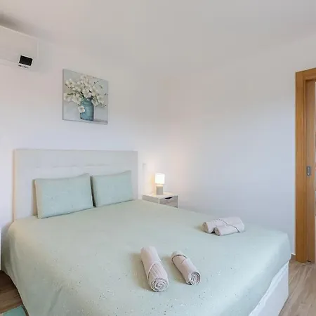 Ferienhaus Sobral - Moradia Com Piscina Aquecida Para 10 A 12 Min De Armacao