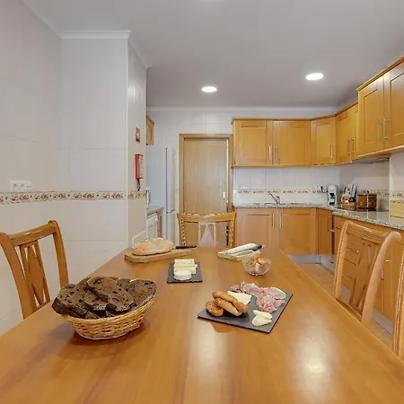 Sobral - Moradia Com Piscina Aquecida Para 10 A 12 Min De Armacao * Porches (Algarve)